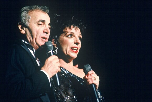 Charles Aznavour et Liza Minelli à Paris en 1987.