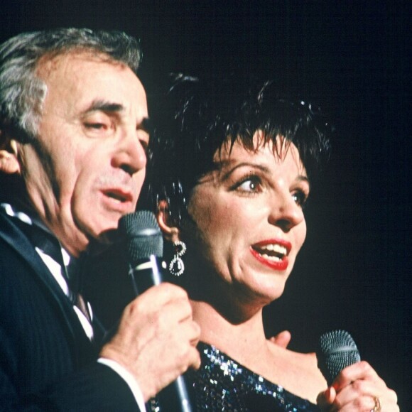 Charles Aznavour et Liza Minelli à Paris en 1987.