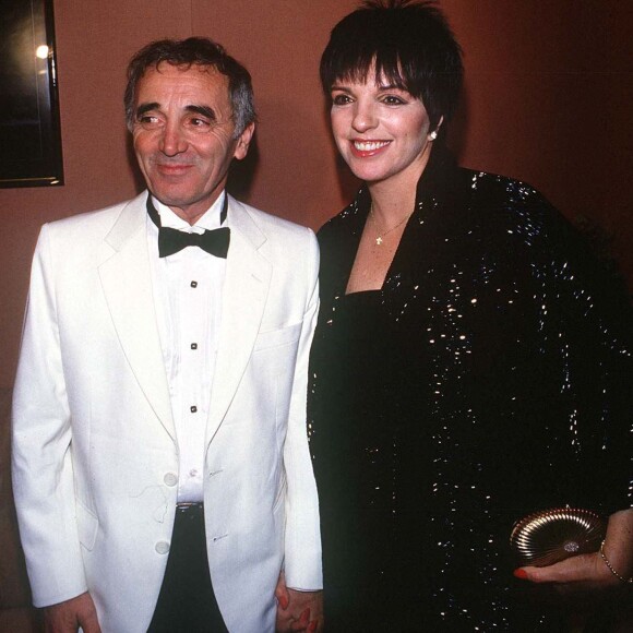 Charles Aznavour et Liza Minelli à Paris en 1987.