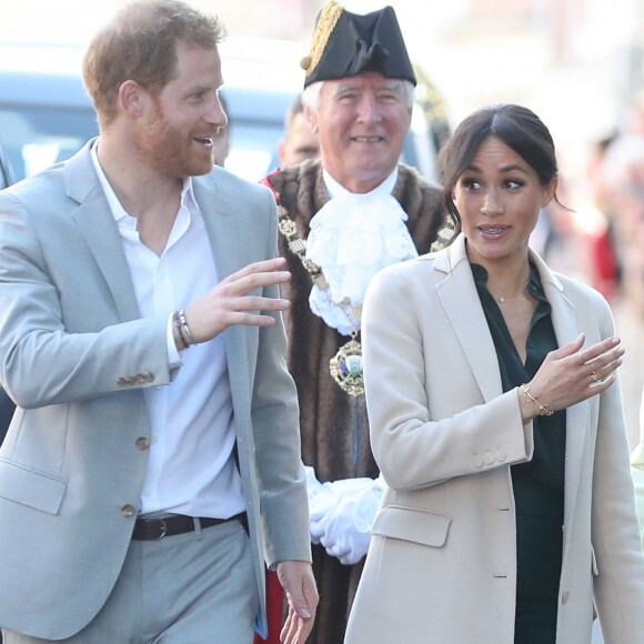 Le prince Harry, duc de Sussex, et Meghan Markle, duchesse de Sussex, ont vu une rare copie de la déclaration d'indépendance américaine à Edes House, Brighton dans le Sussex le 3 octobre 2018.