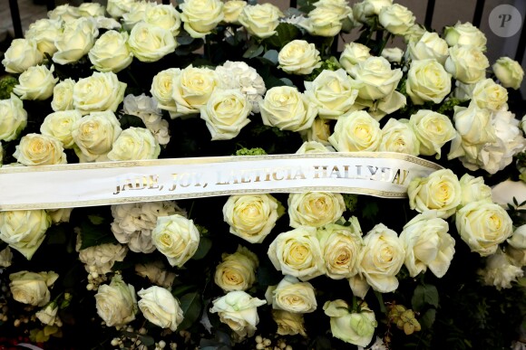 Exclusif - Les fleurs envoyées par Laeticia, Jade et Joy Hallyday aux obsèques de Charles Aznavour en la cathédrale arménienne Saint-Jean-Baptiste de Paris. Le 6 octobre 2018 © Jacovides-Moreau / Bestimage