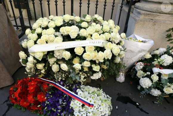 Exclusif - Les fleurs envoyées par Laeticia, Jade et Joy Hallyday aux obsèques de Charles Aznavour en la cathédrale arménienne Saint-Jean-Baptiste de Paris. Le 6 octobre 2018 © Jacovides-Moreau / Bestimage