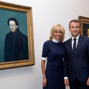 Emmanuel et Brigitte Macron découvre l'exposition "Picasso. Bleu et rose" au musée d'Orsay à Paris, le 14 septembre 2018.