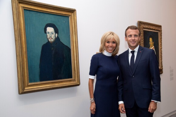 Emmanuel et Brigitte Macron découvre l'exposition "Picasso. Bleu et rose" au musée d'Orsay à Paris, le 14 septembre 2018.