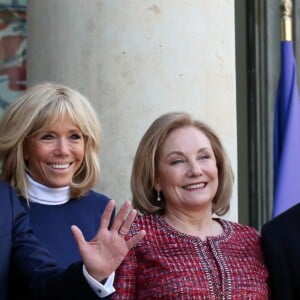 Le président de la république, Emmanuel Macron, aux côtés de la première dame Brigitte Macron, reçoit le président du Chili, Sebastian Piñera et sa femme, María Cecilia Morel Montes, pour un entretien au Palais de l'Elysée à Paris le 8 Octobre 2018 © Stéphane Lemouton / Bestimage