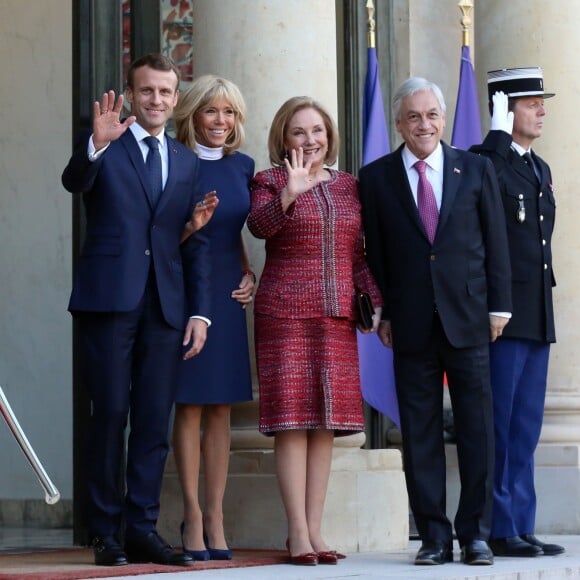 Le président de la république, Emmanuel Macron, aux côtés de la première dame Brigitte Macron, reçoit le président du Chili, Sebastian Piñera et sa femme, María Cecilia Morel Montes, pour un entretien au Palais de l'Elysée à Paris le 8 Octobre 2018 © Stéphane Lemouton / Bestimage