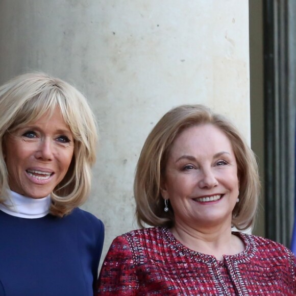 Le président de la république, Emmanuel Macron, aux côtés de la première dame Brigitte Macron, reçoit le président du Chili, Sebastian Piñera et sa femme, María Cecilia Morel Montes, pour un entretien au Palais de l'Elysée à Paris le 8 Octobre 2018 © Stéphane Lemouton / Bestimage