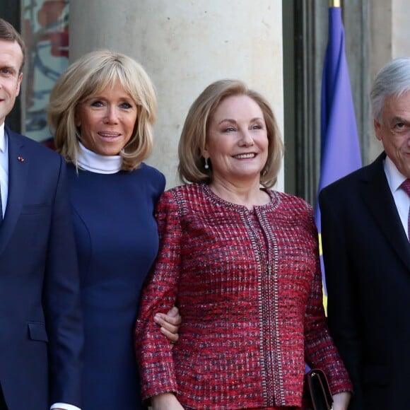 Le président de la république, Emmanuel Macron, aux côtés de la première dame Brigitte Macron, reçoit le président du Chili, Sebastian Piñera et sa femme, María Cecilia Morel Montes, pour un entretien au Palais de l'Elysée à Paris le 8 Octobre 2018 © Stéphane Lemouton / Bestimage