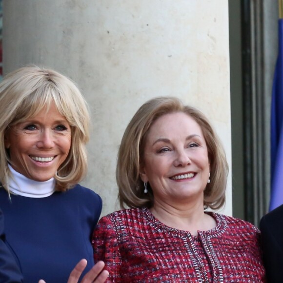 Le président de la république, Emmanuel Macron, aux côtés de la première dame Brigitte Macron, reçoit le président du Chili, Sebastian Piñera et sa femme, María Cecilia Morel Montes, pour un entretien au Palais de l'Elysée à Paris le 8 Octobre 2018 © Stéphane Lemouton / Bestimage