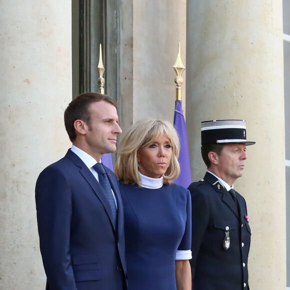 Le président de la république, Emmanuel Macron aux côtés de la première dame Brigitte Macron reçoit le président du Chili, Sebastian Piñera et sa femme, María Cecilia Morel Montes, pour un entretien au Palais de l'Elysée à Paris le 8 Octobre 2018 © Stéphane Lemouton / Bestimage