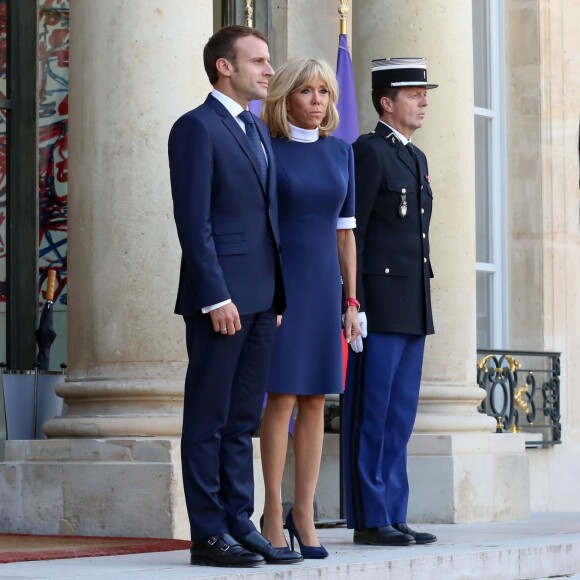 Le président de la république, Emmanuel Macron aux côtés de la première dame Brigitte Macron reçoit le président du Chili, Sebastian Piñera et sa femme, María Cecilia Morel Montes, pour un entretien au Palais de l'Elysée à Paris le 8 Octobre 2018 © Stéphane Lemouton / Bestimage