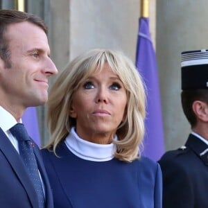 Le président de la république, Emmanuel Macron aux côtés de la première dame Brigitte Macron reçoit le président du Chili, Sebastian Piñera et sa femme, María Cecilia Morel Montes, pour un entretien au Palais de l'Elysée à Paris le 8 Octobre 2018 © Stéphane Lemouton / Bestimage