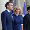 Le président de la république, Emmanuel Macron aux côtés de la première dame Brigitte Macron reçoit le président du Chili, Sebastian Piñera et sa femme, María Cecilia Morel Montes, pour un entretien au Palais de l'Elysée à Paris le 8 Octobre 2018 © Stéphane Lemouton / Bestimage