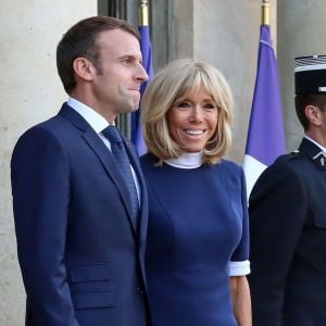 Le président de la république, Emmanuel Macron aux côtés de la première dame Brigitte Macron reçoit le président du Chili, Sebastian Piñera et sa femme, María Cecilia Morel Montes, pour un entretien au Palais de l'Elysée à Paris le 8 Octobre 2018 © Stéphane Lemouton / Bestimage