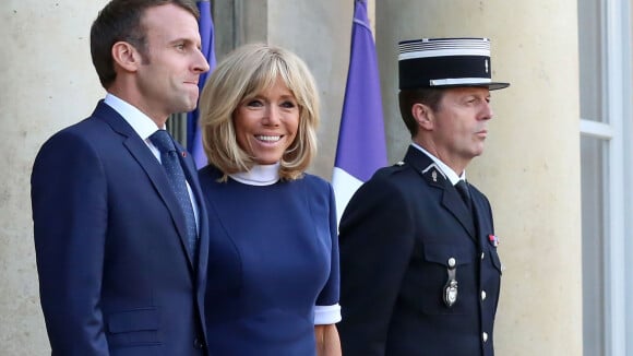 Brigitte Macron recycle sa robe bleu marine... Un nouveau coup de coeur ?