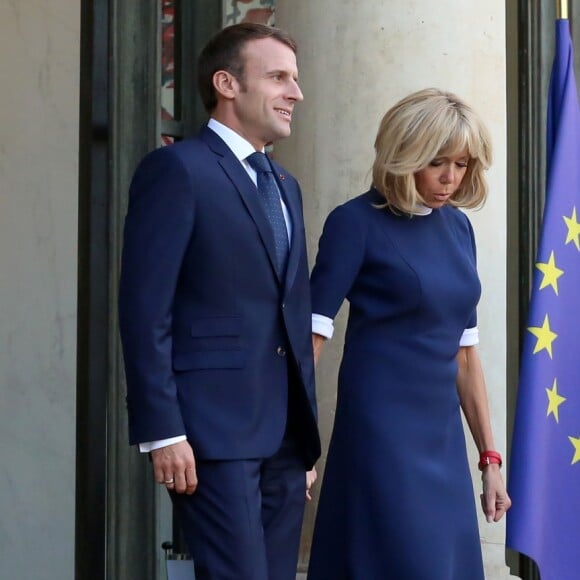 Le président de la république, Emmanuel Macron aux côtés de la première dame Brigitte Macron reçoit le président du Chili, Sebastian Piñera et sa femme, María Cecilia Morel Montes, pour un entretien au Palais de l'Elysée à Paris le 8 Octobre 2018 © Stéphane Lemouton / Bestimage