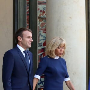 Le président de la république, Emmanuel Macron aux côtés de la première dame Brigitte Macron reçoit le président du Chili, Sebastian Piñera et sa femme, María Cecilia Morel Montes, pour un entretien au Palais de l'Elysée à Paris le 8 Octobre 2018 © Stéphane Lemouton / Bestimage