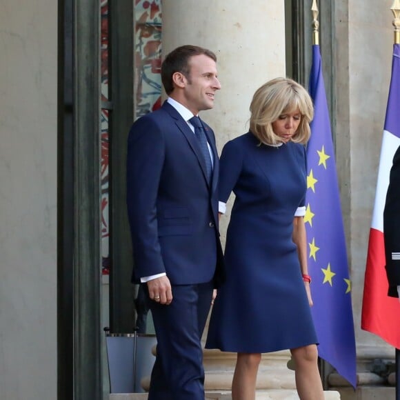 Le président de la république, Emmanuel Macron aux côtés de la première dame Brigitte Macron reçoit le président du Chili, Sebastian Piñera et sa femme, María Cecilia Morel Montes, pour un entretien au Palais de l'Elysée à Paris le 8 Octobre 2018 © Stéphane Lemouton / Bestimage