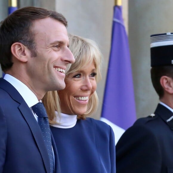 Le président de la république, Emmanuel Macron aux côtés de la première dame Brigitte Macron reçoit le président du Chili, Sebastian Piñera et sa femme, María Cecilia Morel Montes, pour un entretien au Palais de l'Elysée à Paris le 8 Octobre 2018 © Stéphane Lemouton / Bestimage