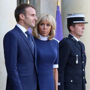 Le président de la république, Emmanuel Macron aux côtés de la première dame Brigitte Macron reçoit le président du Chili, Sebastian Piñera et sa femme, María Cecilia Morel Montes, pour un entretien au Palais de l'Elysée à Paris le 8 Octobre 2018 © Stéphane Lemouton / Bestimage