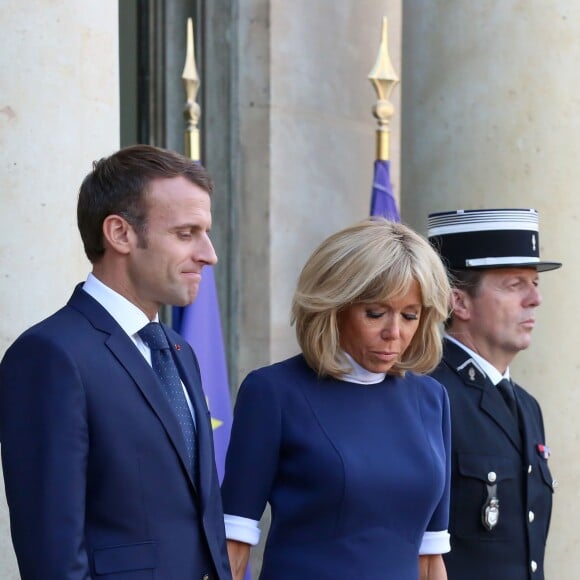 Le président de la république, Emmanuel Macron aux côtés de la première dame Brigitte Macron reçoit le président du Chili, Sebastian Piñera et sa femme, María Cecilia Morel Montes, pour un entretien au Palais de l'Elysée à Paris le 8 Octobre 2018 © Stéphane Lemouton / Bestimage