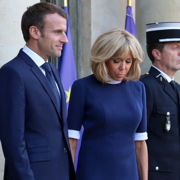 Le président de la république, Emmanuel Macron aux côtés de la première dame Brigitte Macron reçoit le président du Chili, Sebastian Piñera et sa femme, María Cecilia Morel Montes, pour un entretien au Palais de l'Elysée à Paris le 8 Octobre 2018 © Stéphane Lemouton / Bestimage