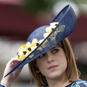 La princesse Eugenie d'York assiste aux courses du Royal Ascot 2017 à Londres le 23 juin 2017.