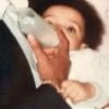 Drake, bébé dans les bras de son père. Photo publiée en juillet 2018.