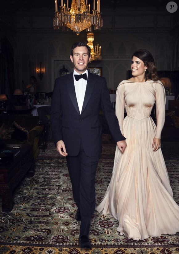 Jack Brooksbank et sa femme la princesse Eugénie d'York - Photos officielles du mariage de la princesse Eugénie et Jack Brooksbank le 12 octobre 2018 Pas de publication après le 30 avril 2019 sans autorisation © Alex Bramall / PA Wire / Bestimage  Embargoed to 2230 BST Saturday October 13 2018. NEWS EDITORIAL USE ONLY. NO COMMERCIAL USE. NO MERCHANDISING, ADVERTISING, SOUVENIRS, MEMORABILIA or COLOURABLY SIMILAR. NOT FOR USE AFTER 30th April 2019 WITHOUT PRIOR PERMISSION FROM BUCKINGHAM PALACE. NO CROPPING. Copyright in the photograph is vested in Princess Eugenie of York and Mr Jack Brooksbank and Alex Bramall. Publications are asked to credit the photograph to Alex Bramall. No charge should be made for the supply, release or publication of the photograph. The photograph must not be digitally enhanced, manipulated or modified in any manner or form and must include all of the individuals in the photograph when published. This official wedding photograph released by the Royal Communications of Princess Eugenie and Mr Brooksbank at Royal Lodge, Windsor, ahead of the private evening dinner, following their Wedding. Princess Eugenie's evening dress was designed by Zac Posen. Mr Posen was inspired by the beauty of Windsor and the surrounding countryside. The choice of colour reflects the blush of an English rose. Mr Posen took his inspiration from the White Rose of York. PRESS ASSOCIATION Photo. Issue date: Saturday October 13, 2018. See PA story ROYAL Wedding. Photo credit should read: Alex Bramall/PA Wire NOTE TO EDITORS: This handout photo may only be used in for editorial reporting purposes for the contemporaneous illustration of events, things or the people in the image or facts mentioned in the caption. Reuse of the picture may require further permission from the copyright holder.12/10/2018 - Windsor