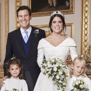 Jack Brooksbank, sa femme la princesse Eugénie d'York, le prince George de Cambridge, la princesse Charlotte de Cambridge, Miss Maud Windsor; Master Louis De Givenchy; Miss Theodora Williams; Miss Mia Tindall; Miss Isla Phillips; Miss Savannah Phillips - Photos officielles du mariage de la princesse Eugénie et Jack Brooksbank le 12 octobre 2018 Pas de publication après le 30 avril 2019 sans autorisation © Alex Bramall / PA Wire / Bestimage  Embargoed to 2230 BST Saturday October 13 2018. NEWS EDITORIAL USE ONLY. NO COMMERCIAL USE. NO MERCHANDISING, ADVERTISING, SOUVENIRS, MEMORABILIA or COLOURABLY SIMILAR. NOT FOR USE AFTER 30th April 2019 WITHOUT PRIOR PERMISSION FROM BUCKINGHAM PALACE. NO CROPPING. Copyright in the photograph is vested in Princess Eugenie of York and Mr Jack Brooksbank and Alex Bramall. Publications are asked to credit the photograph to Alex Bramall. No charge should be made for the supply, release or publication of the photograph. The photograph must not be digitally enhanced, manipulated or modified in any manner or form and must include all of the individuals in the photograph when published. This official wedding photograph released by the Royal Communications of Princess Eugenie and Jack Brooksbank in the White Drawing Room, Windsor Castle with (left to right) Back row: His Royal Highness Prince George of Cambridge; Her Royal Highness Princess Charlotte of Cambridge; Miss Theodora Williams; Miss Isla Phillips; Master Louis De Givenchy Front row: Miss Mia Tindall; Miss Savannah Phillips; Miss Maud Windsor. PRESS ASSOCIATION Photo. Issue date: Saturday October 13, 2018. See PA story ROYAL Wedding. Photo credit should read: Alex Bramall/PA Wire NOTE TO EDITORS: This handout photo may only be used in for editorial reporting purposes for the contemporaneous illustration of events, things or the people in the image or facts mentioned in the caption. Reuse of the picture may require further permission from the copyright holder.12/10/2018 - Windsor