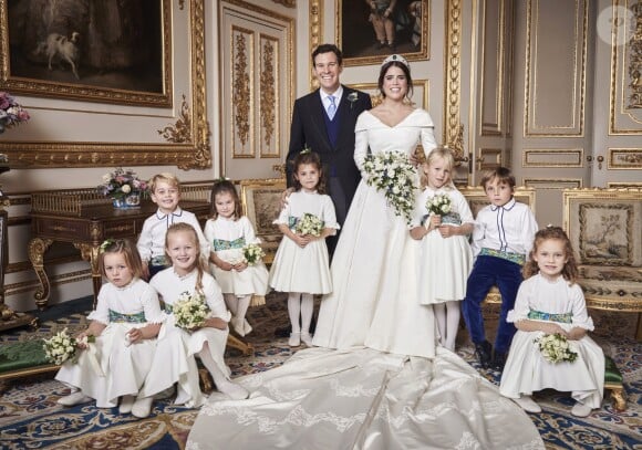 Jack Brooksbank, sa femme la princesse Eugénie d'York, le prince George de Cambridge, la princesse Charlotte de Cambridge, Miss Maud Windsor; Master Louis De Givenchy; Miss Theodora Williams; Miss Mia Tindall; Miss Isla Phillips; Miss Savannah Phillips - Photos officielles du mariage de la princesse Eugénie et Jack Brooksbank le 12 octobre 2018 Pas de publication après le 30 avril 2019 sans autorisation © Alex Bramall / PA Wire / Bestimage  Embargoed to 2230 BST Saturday October 13 2018. NEWS EDITORIAL USE ONLY. NO COMMERCIAL USE. NO MERCHANDISING, ADVERTISING, SOUVENIRS, MEMORABILIA or COLOURABLY SIMILAR. NOT FOR USE AFTER 30th April 2019 WITHOUT PRIOR PERMISSION FROM BUCKINGHAM PALACE. NO CROPPING. Copyright in the photograph is vested in Princess Eugenie of York and Mr Jack Brooksbank and Alex Bramall. Publications are asked to credit the photograph to Alex Bramall. No charge should be made for the supply, release or publication of the photograph. The photograph must not be digitally enhanced, manipulated or modified in any manner or form and must include all of the individuals in the photograph when published. This official wedding photograph released by the Royal Communications of Princess Eugenie and Jack Brooksbank in the White Drawing Room, Windsor Castle with (left to right) Back row: His Royal Highness Prince George of Cambridge; Her Royal Highness Princess Charlotte of Cambridge; Miss Theodora Williams; Miss Isla Phillips; Master Louis De Givenchy Front row: Miss Mia Tindall; Miss Savannah Phillips; Miss Maud Windsor. PRESS ASSOCIATION Photo. Issue date: Saturday October 13, 2018. See PA story ROYAL Wedding. Photo credit should read: Alex Bramall/PA Wire NOTE TO EDITORS: This handout photo may only be used in for editorial reporting purposes for the contemporaneous illustration of events, things or the people in the image or facts mentioned in the caption. Reuse of the picture may require further permission from the copyright holder.12/10/2018 - Windsor