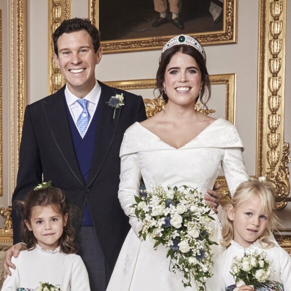 Jack Brooksbank, sa femme la princesse Eugénie d'York, le prince George de Cambridge, la princesse Charlotte de Cambridge, Miss Maud Windsor; Master Louis De Givenchy; Miss Theodora Williams; Miss Mia Tindall; Miss Isla Phillips; Miss Savannah Phillips - Photos officielles du mariage de la princesse Eugénie et Jack Brooksbank le 12 octobre 2018 Pas de publication après le 30 avril 2019 sans autorisation © Alex Bramall / PA Wire / Bestimage  Embargoed to 2230 BST Saturday October 13 2018. NEWS EDITORIAL USE ONLY. NO COMMERCIAL USE. NO MERCHANDISING, ADVERTISING, SOUVENIRS, MEMORABILIA or COLOURABLY SIMILAR. NOT FOR USE AFTER 30th April 2019 WITHOUT PRIOR PERMISSION FROM BUCKINGHAM PALACE. NO CROPPING. Copyright in the photograph is vested in Princess Eugenie of York and Mr Jack Brooksbank and Alex Bramall. Publications are asked to credit the photograph to Alex Bramall. No charge should be made for the supply, release or publication of the photograph. The photograph must not be digitally enhanced, manipulated or modified in any manner or form and must include all of the individuals in the photograph when published. This official wedding photograph released by the Royal Communications of Princess Eugenie and Jack Brooksbank in the White Drawing Room, Windsor Castle with (left to right) Back row: His Royal Highness Prince George of Cambridge; Her Royal Highness Princess Charlotte of Cambridge; Miss Theodora Williams; Miss Isla Phillips; Master Louis De Givenchy Front row: Miss Mia Tindall; Miss Savannah Phillips; Miss Maud Windsor. PRESS ASSOCIATION Photo. Issue date: Saturday October 13, 2018. See PA story ROYAL Wedding. Photo credit should read: Alex Bramall/PA Wire NOTE TO EDITORS: This handout photo may only be used in for editorial reporting purposes for the contemporaneous illustration of events, things or the people in the image or facts mentioned in the caption. Reuse of the picture may require further permission from the copyright holder.12/10/2018 - Windsor