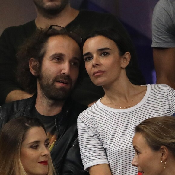 Elodie Bouchez et son mari Thomas Bangalter (groupe Daft Punk) dans les tribunes du stade de France lors du match de ligue des nations opposant la France à l'Allemagne à Saint-Denis, Seine Saint-Denis, France, le 16 octobre 2018.