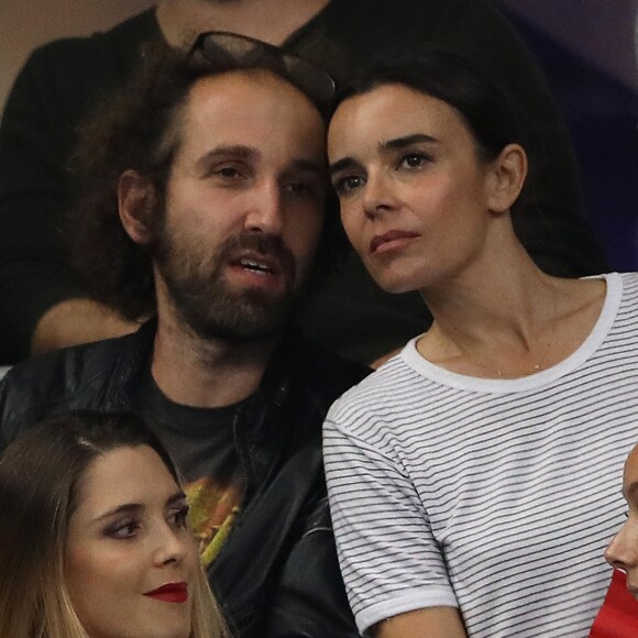 Elodie Bouchez et son mari Thomas Bangalter (groupe Daft Punk) dans les tribunes du stade de France lors du match de ligue des nations opposant la France à l'Allemagne à Saint-Denis, Seine Saint-Denis, France, le 16 octobre 2018.