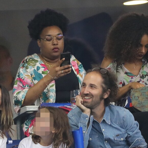 Élodie Bouchez, son mari Thomas Bangalter (groupe Daft Punk), leur fils Roxan et Tara-Jay, Alicia Aylies (Miss France 2017), la chanteuse Jain (Jeanne Galice) et François Civil dans les tribunes lors de la Ligue des nations opposant la France aux Pays-Bas, au Stade de France, à Saint-Denis, Seine Saint-Denis, France, le 9 septembre 2018. La France a gagné 2-1. © Cyril Moreau/Bestimage  Celebs attending the UEFA Nations League A group one match between France and Netherlands at Stade de France in Paris, France on September 9, 2018. France won 2-1.09/09/2018 - Saint-Denis