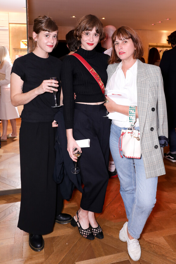 Mathilde Warnier (au milieu), sa soeur (à gauche) et Cecile Togni- Cocktail de lancement pour la collection capsule FENDI MANIA à la boutique FENDI, rue Saint-Honoré. Paris, le 16 octobre 2018.