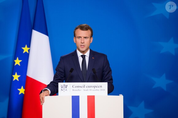 Le président Emmanuel Macron donne une conférence de presse le deuxième jour du conseil européen à Bruxelles le 18 octobre 2018.