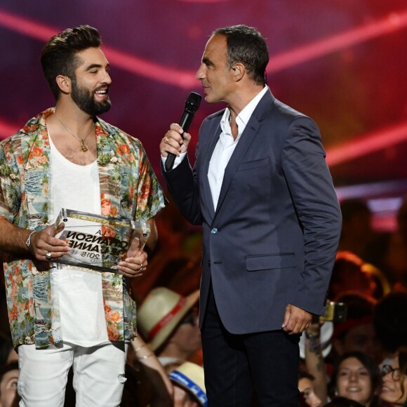 Exclusif - Kendji Girac et Nikos Aliagas - Kendji Girac, vainqueur du titre "La chanson de l'année 2018", émission enregistrée dans les arènes de Nîmes, diffusée en direct sur TF1 le 8 juin © Bruno Bebert / Bestimage