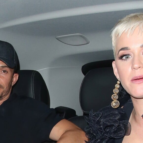 Orlando Bloom et sa compagne Katy Perry arrivent ensemble au restaurant Chiltern Firehouse à Londres le 16 juin 2018.