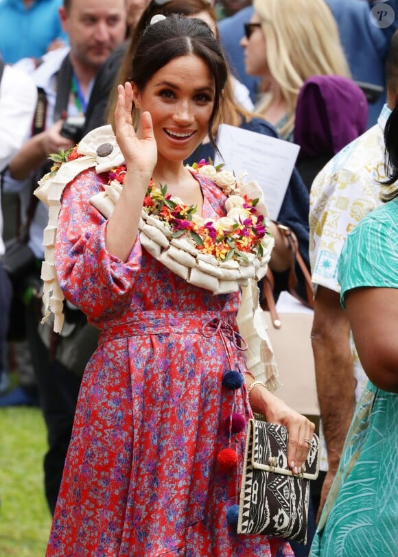 Le prince Harry, duc de Sussex et sa femme Meghan Markle, duchesse de Sussex (enceinte) visitent le campus de l'Université du Pacifique Sud ("University of the South Pacific") à Suva lors de leur voyage officiel aux îles Fidji, le 24 octobre 2018.