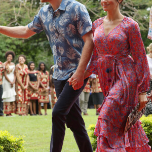 Le prince Harry, duc de Sussex et sa femme Meghan Markle, duchesse de Sussex (enceinte) visitent le campus de l'Université du Pacifique Sud ("University of the South Pacific") à Suva lors de leur voyage officiel aux îles Fidji, le 24 octobre 2018.