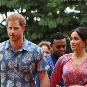 Le prince Harry, duc de Sussex et sa femme Meghan Markle, duchesse de Sussex (enceinte) visitent le campus de l'Université du Pacifique Sud ("University of the South Pacific") à Suva lors de leur voyage officiel aux îles Fidji, le 24 octobre 2018.