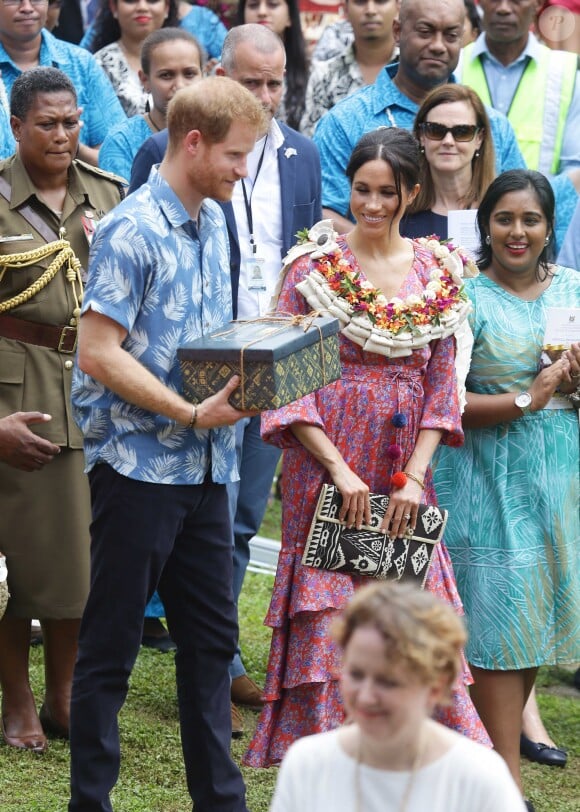 Le prince Harry, duc de Sussex et sa femme Meghan Markle, duchesse de Sussex (enceinte) visitent le campus de l'Université du Pacifique Sud ("University of the South Pacific") à Suva lors de leur voyage officiel aux îles Fidji, le 24 octobre 2018.