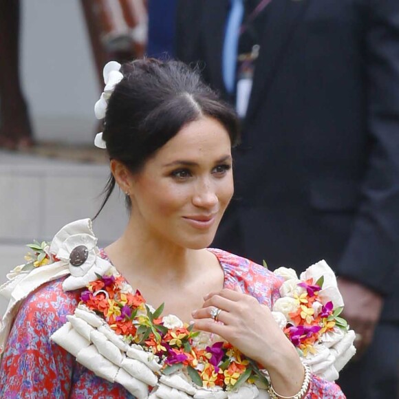 Le prince Harry, duc de Sussex et sa femme Meghan Markle, duchesse de Sussex (enceinte) visitent le campus de l'Université du Pacifique Sud ("University of the South Pacific") à Suva lors de leur voyage officiel aux îles Fidji, le 24 octobre 2018.