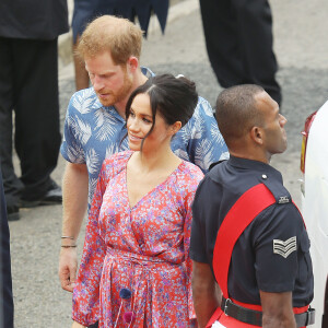 Le prince Harry, duc de Sussex et sa femme Meghan Markle, duchesse de Sussex (enceinte) visitent le campus de l'Université du Pacifique Sud ("University of the South Pacific") à Suva lors de leur voyage officiel aux îles Fidji, le 24 octobre 2018.