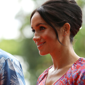 Le prince Harry, duc de Sussex et sa femme Meghan Markle, duchesse de Sussex (enceinte) visitent le campus de l'Université du Pacifique Sud ("University of the South Pacific") à Suva lors de leur voyage officiel aux îles Fidji, le 24 octobre 2018.