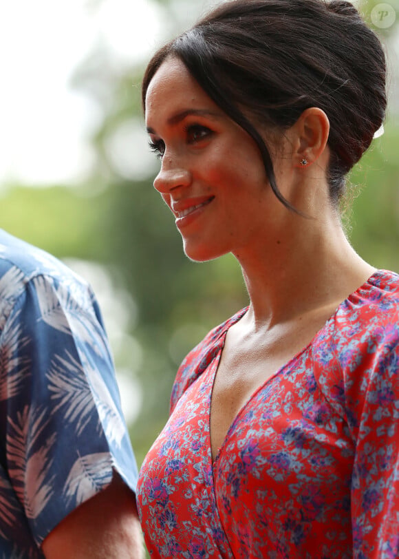 Le prince Harry, duc de Sussex et sa femme Meghan Markle, duchesse de Sussex (enceinte) visitent le campus de l'Université du Pacifique Sud ("University of the South Pacific") à Suva lors de leur voyage officiel aux îles Fidji, le 24 octobre 2018.
