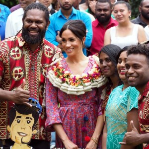 Le prince Harry, duc de Sussex et sa femme Meghan Markle, duchesse de Sussex (enceinte) visitent le campus de l'Université du Pacifique Sud ("University of the South Pacific") à Suva lors de leur voyage officiel aux îles Fidji, le 24 octobre 2018.