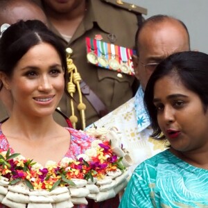 Le prince Harry, duc de Sussex et sa femme Meghan Markle, duchesse de Sussex (enceinte) visitent le campus de l'Université du Pacifique Sud ("University of the South Pacific") à Suva lors de leur voyage officiel aux îles Fidji, le 24 octobre 2018.