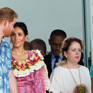 Le prince Harry, duc de Sussex et sa femme Meghan Markle, duchesse de Sussex (enceinte) visitent le campus de l'Université du Pacifique Sud ("University of the South Pacific") à Suva lors de leur voyage officiel aux îles Fidji, le 24 octobre 2018.